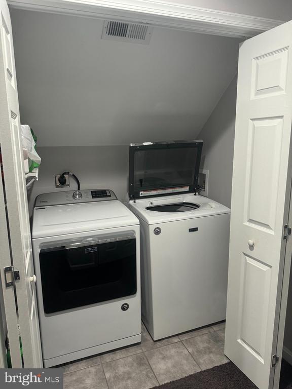 laundry area with washing machine and dryer