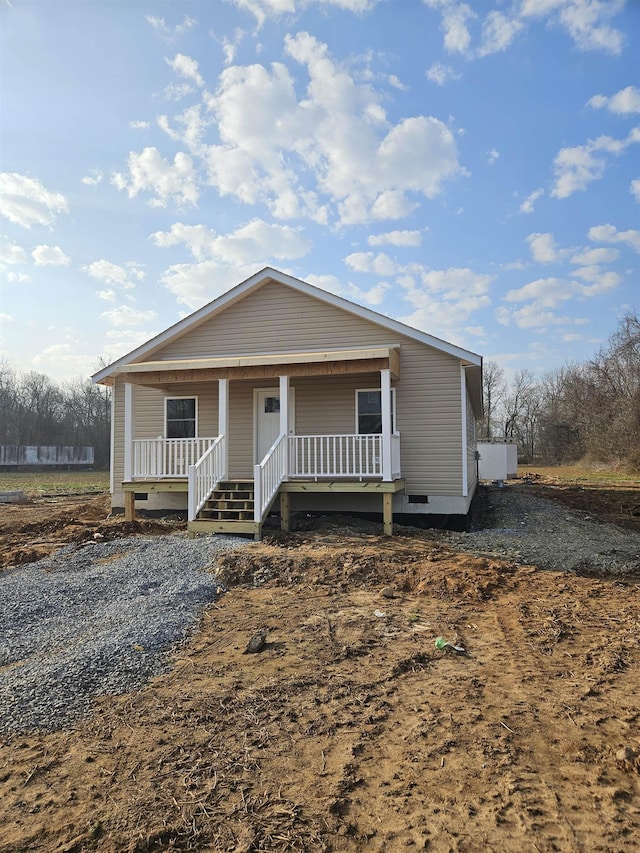 view of front of property featuring crawl space and a porch