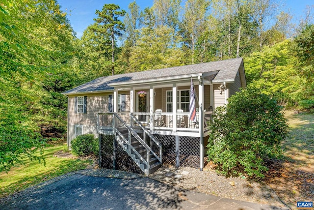 view of front of property featuring a porch