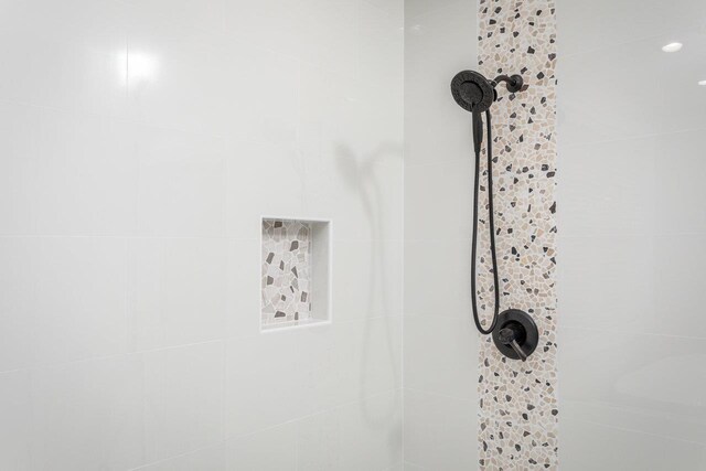 details with a tile shower