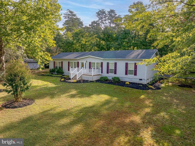 view of front of house featuring a front lawn