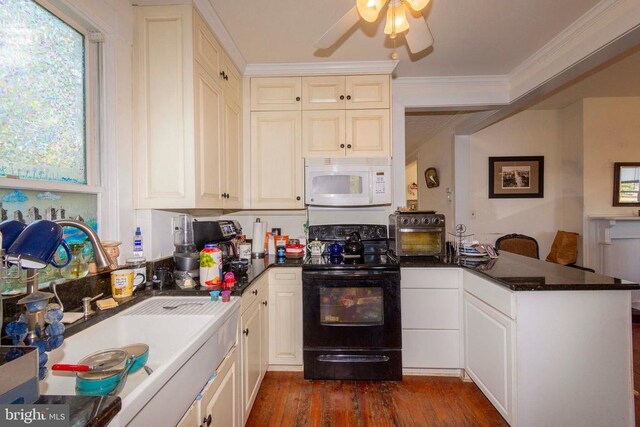 kitchen featuring black electric range oven, sink, crown molding, dark hardwood / wood-style flooring, and kitchen peninsula