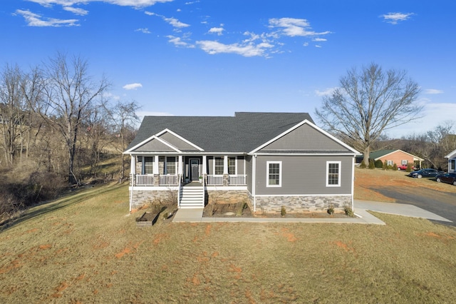 view of front facade featuring covered porch and a front lawn