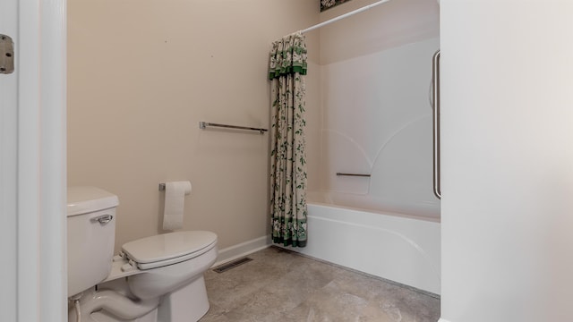 bathroom with visible vents, baseboards, toilet, shower / bathtub combination with curtain, and concrete floors