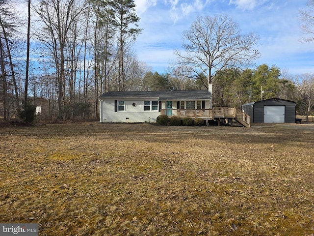 view of front facade featuring a front lawn, an outdoor structure, a detached garage, and a wooden deck