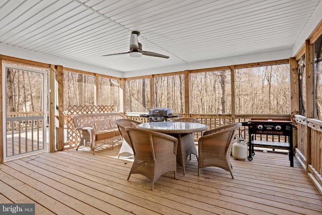 sunroom / solarium with ceiling fan