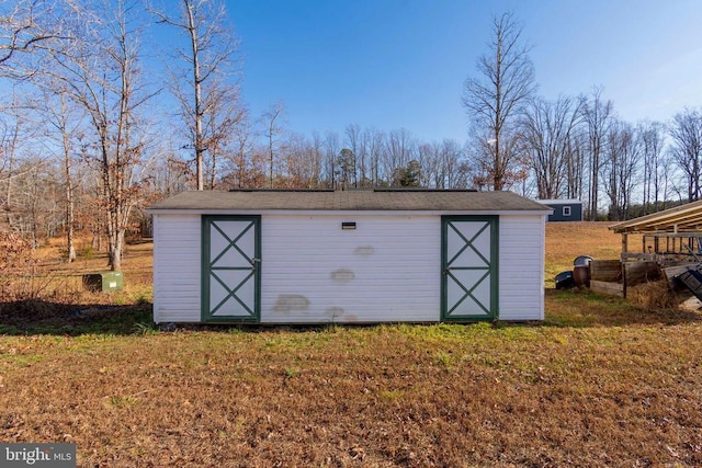 view of outdoor structure with a yard