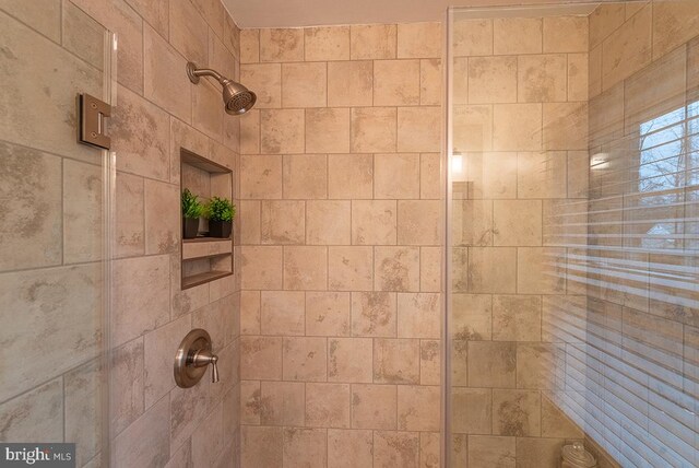 interior details with a tile shower