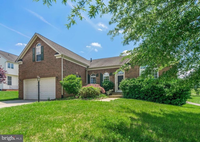 view of front property featuring a garage and a front yard