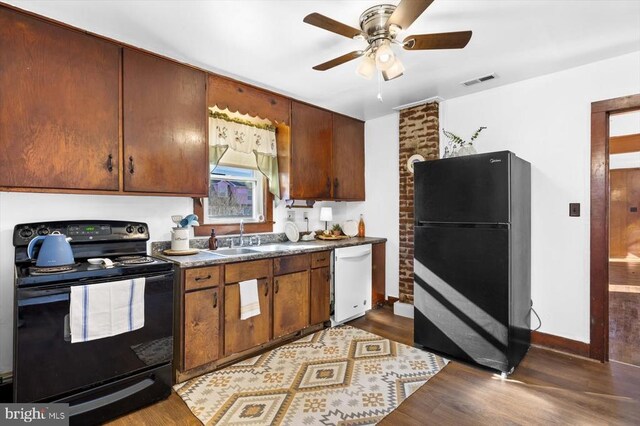 kitchen with ceiling fan, light hardwood / wood-style floors, sink, and black appliances