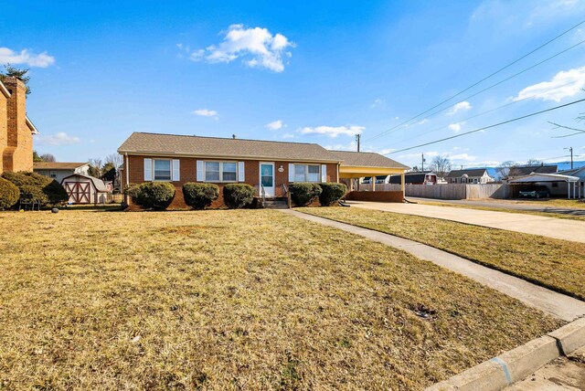 view of front of property featuring a front yard