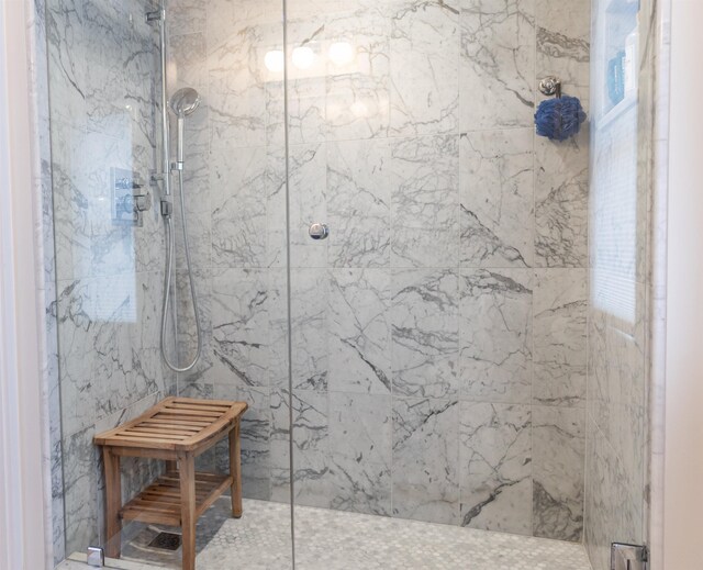 bathroom featuring tiled shower