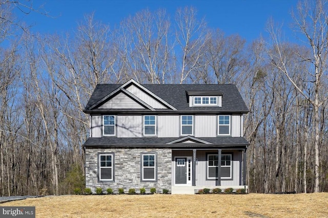 view of front facade featuring a front lawn and covered porch