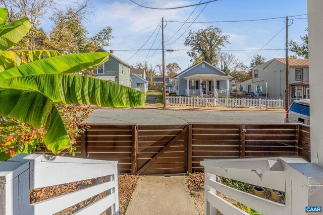 325 10 1/2 St NW, Charlottesville, VA 22903 - view of yard with a residential view