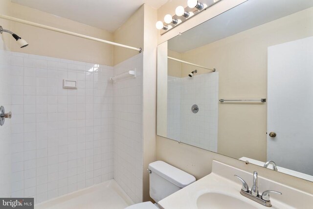 10718 Brice Ct, Fredericksburg, VA 22407 - full bath featuring a tile shower, toilet, and vanity