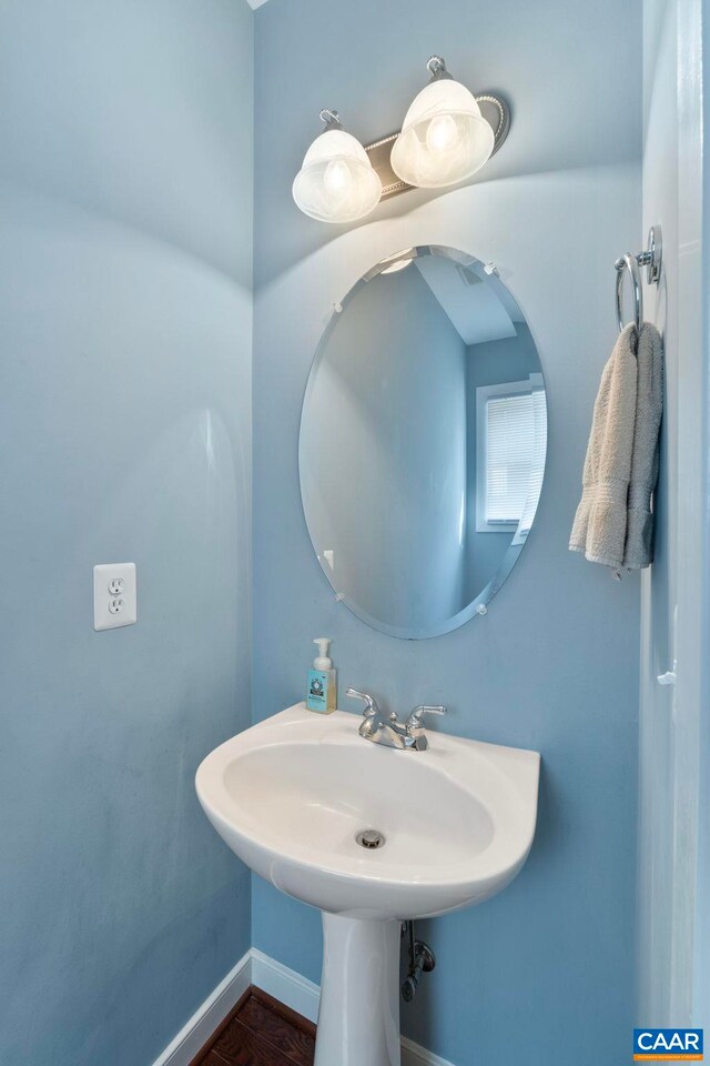 2153 Saranac Ct, Charlottesville, VA 22911 - bathroom featuring baseboards