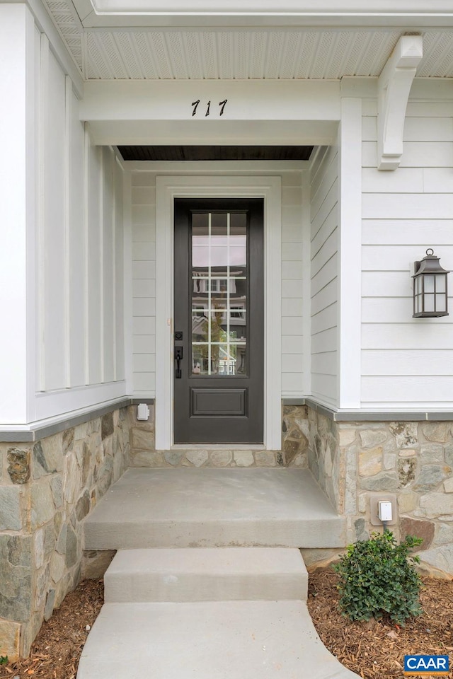 property entrance featuring stone siding