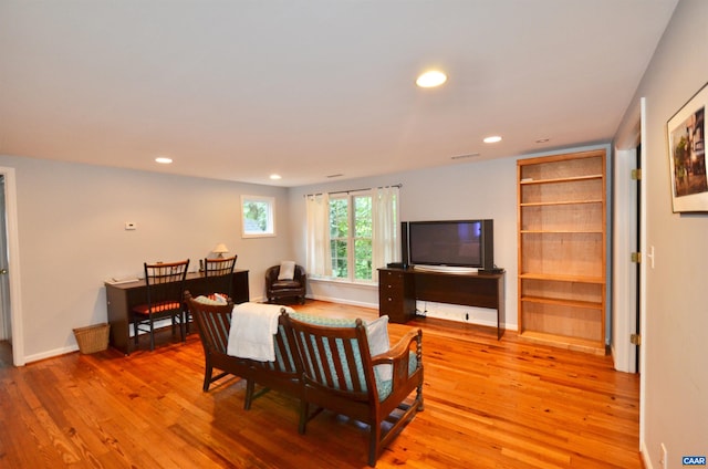 living area featuring light wood-type flooring and recessed lighting