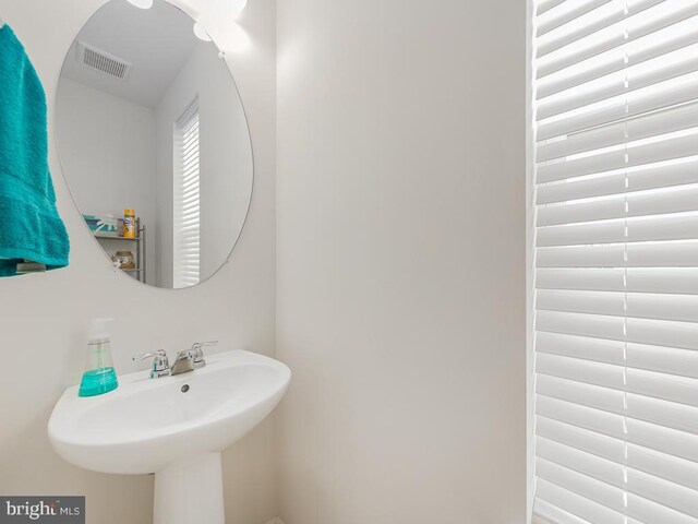 1420 Teagan Dr, Fredericksburg, VA 22408 - bathroom with a sink