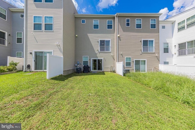 1420 Teagan Dr, Fredericksburg, VA 22408 - rear view of house featuring central AC