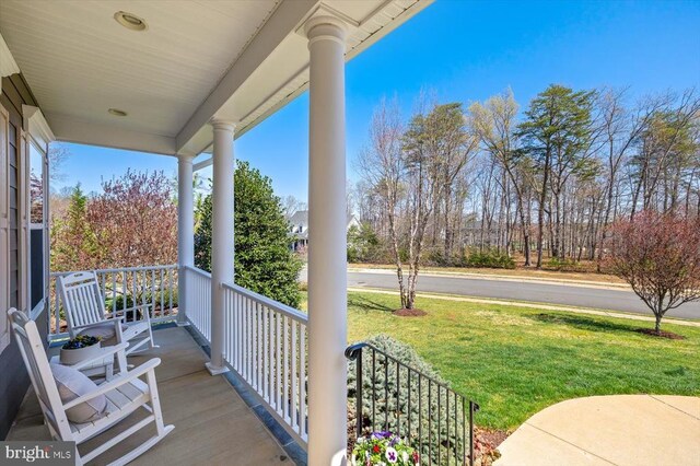 11135 Vanderbilt Cv, Spotsylvania, VA 22551 - view of patio / terrace with a porch