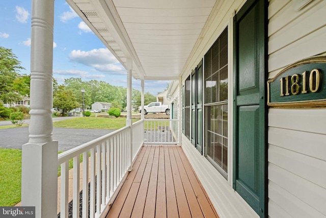 11810 Falcon Ridge Dr, Fredericksburg, VA 22407 - view of wooden porch