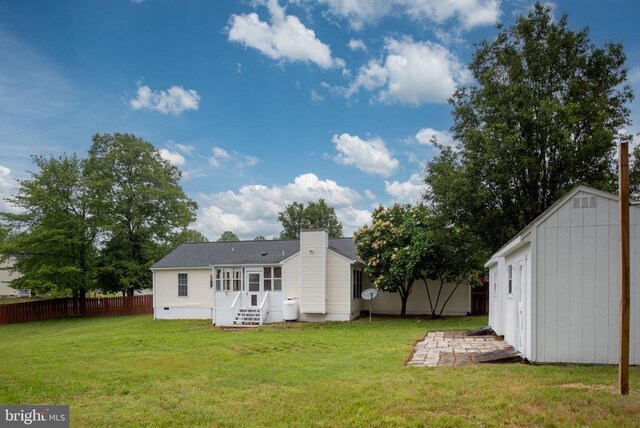 11810 Falcon Ridge Dr, Fredericksburg, VA 22407 - back of house with entry steps and crawl space