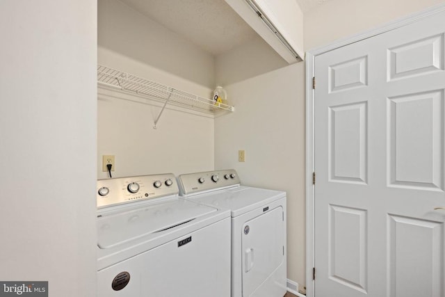 11810 Falcon Ridge Dr, Fredericksburg, VA 22407 - laundry room featuring separate washer and dryer