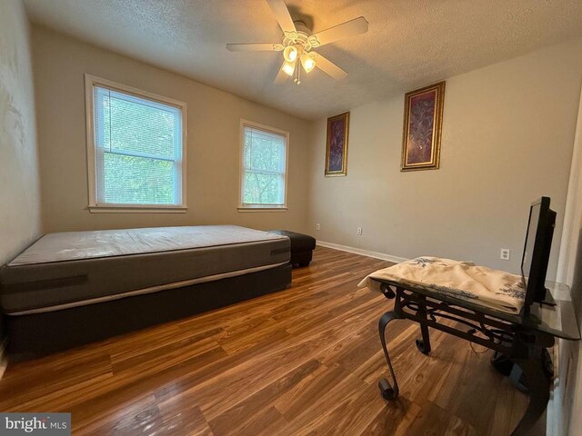 11223 Beales Branch Ln, Remington, VA 22734 - bedroom with a textured ceiling, baseboards, a ceiling fan, and wood finished floors