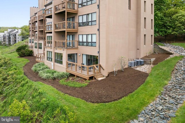 1545 Cliffs, Roseland, VA 22967 - view of apartment building / complex featuring central air condition unit