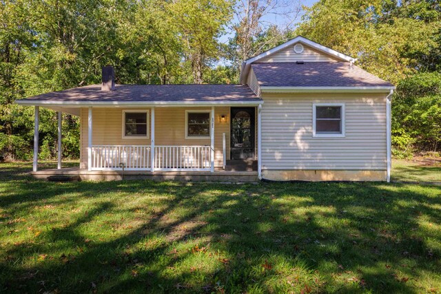 view of front of property with a porch and a front lawn