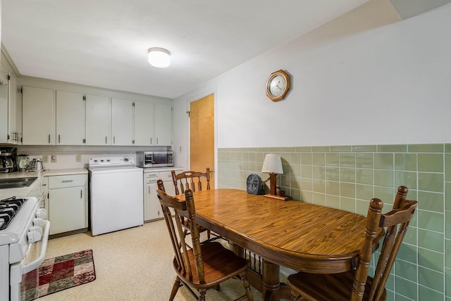 3226 Old Thirty Three Rd, Rockingham, VA 22801 - dining area with washer / clothes dryer and tile walls