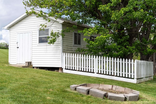 view of outdoor structure featuring an outdoor structure