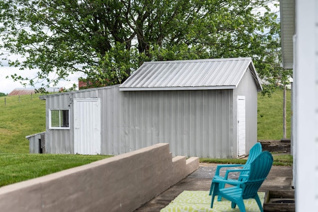 view of outdoor structure featuring an outdoor structure