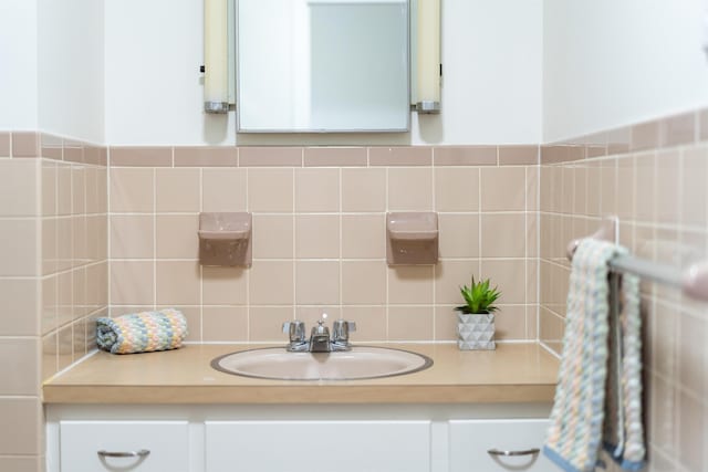 bathroom with tasteful backsplash and vanity