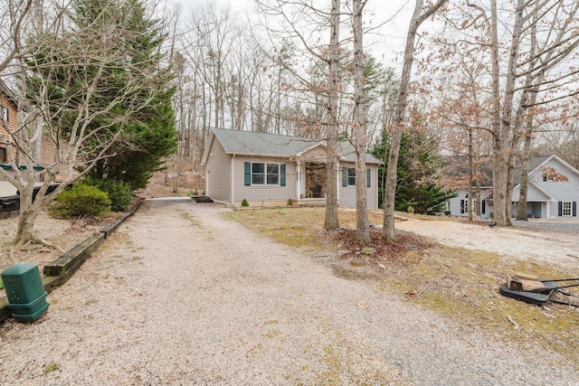ranch-style house featuring dirt driveway