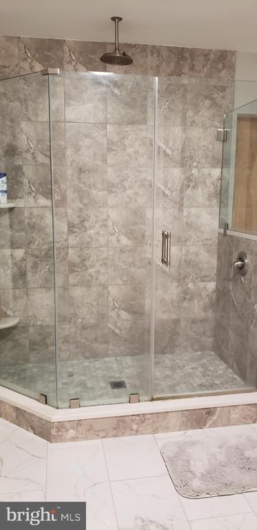 13498 Chesterfield Ln, Culpeper, VA 22701 - full bath with a shower stall