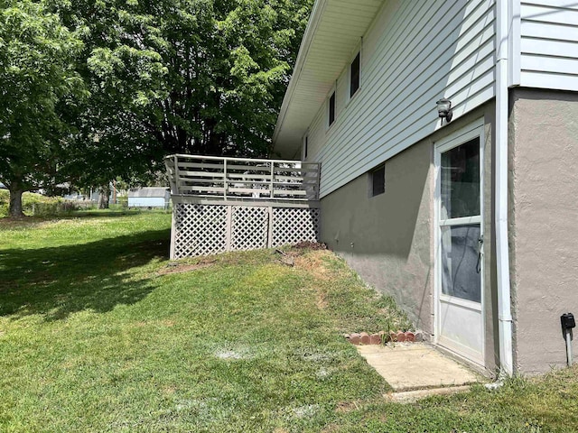 2516 Sharlaine Dr S, Staunton, VA 24401 - view of grassy yard with a deck