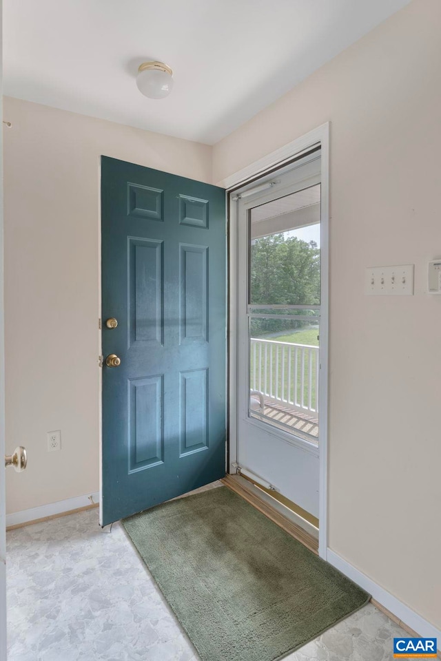 3590 Mountain Hill Rd, Palmyra, VA 22963 - foyer with baseboards