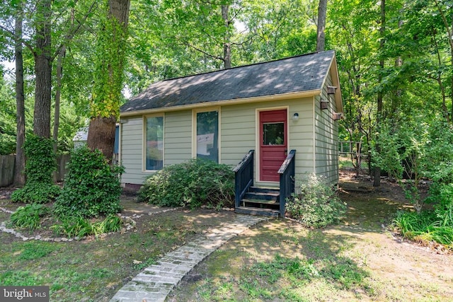411 Laurel Ave, Fredericksburg, VA 22408 - view of front of house with roof with shingles