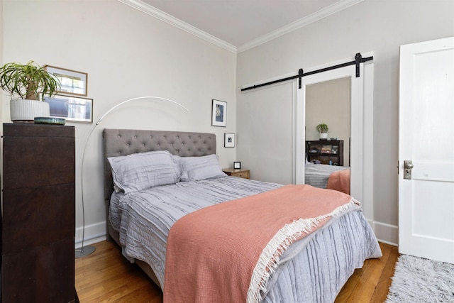 1311 N Augusta St Unit 6, Staunton, VA 24401 - bedroom featuring a barn door, crown molding, wood finished floors, and baseboards