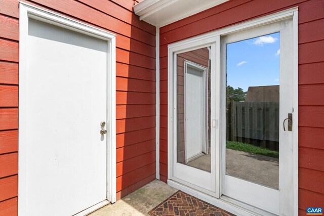941 Warwick Ct, Charlottesville, VA 22901 - property entrance