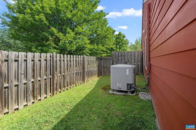 941 Warwick Ct, Charlottesville, VA 22901 - view of fenced backyard
