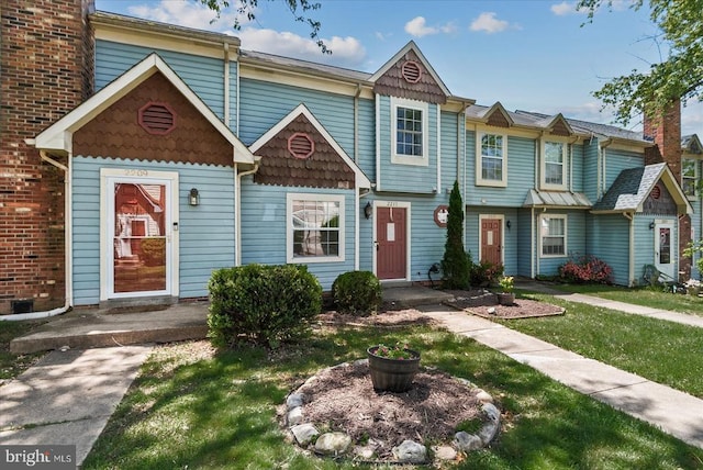 2211 Rock Creek Rd, Fredericksburg, VA 22407 - townhome / multi-family property featuring a front yard