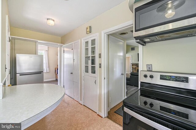102 Washington St E, Remington, VA 22734 - kitchen with appliances with stainless steel finishes