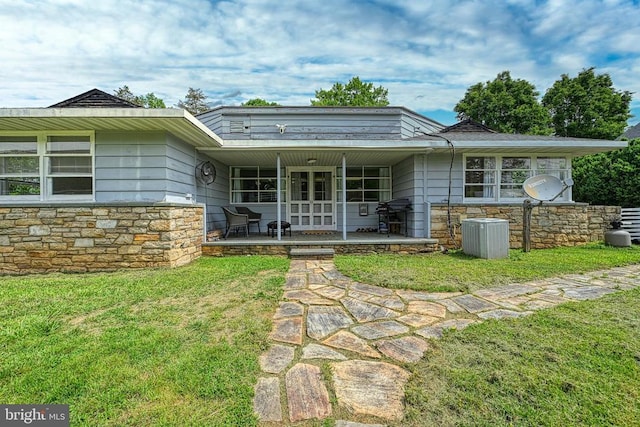 102 Washington St E, Remington, VA 22734 - back of property featuring stone siding, cooling unit, and a yard
