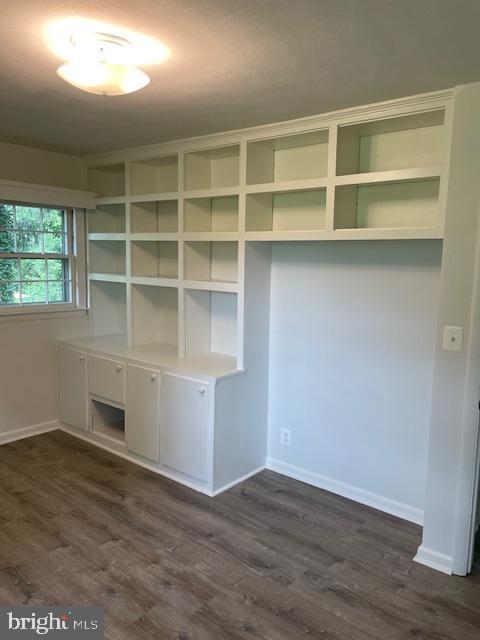 112 Blue Ridge St, Warrenton, VA 20186 - mudroom featuring dark wood finished floors and baseboards
