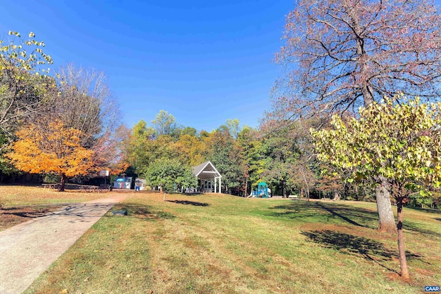 1605 Oakleaf Ln, Charlottesville, VA 22903 - view of green lawn