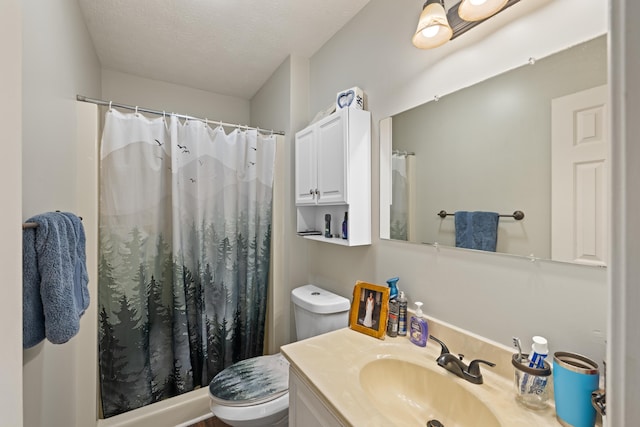 701 Horseshoe Cir, Stuarts Draft, VA 24477 - bathroom with toilet, vanity, curtained shower, and a textured ceiling