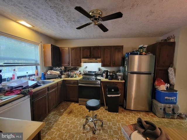 216 Wakefield Dr, Locust Grove, VA 22508 - kitchen with appliances with stainless steel finishes, under cabinet range hood, a ceiling fan, a textured ceiling, and light countertops